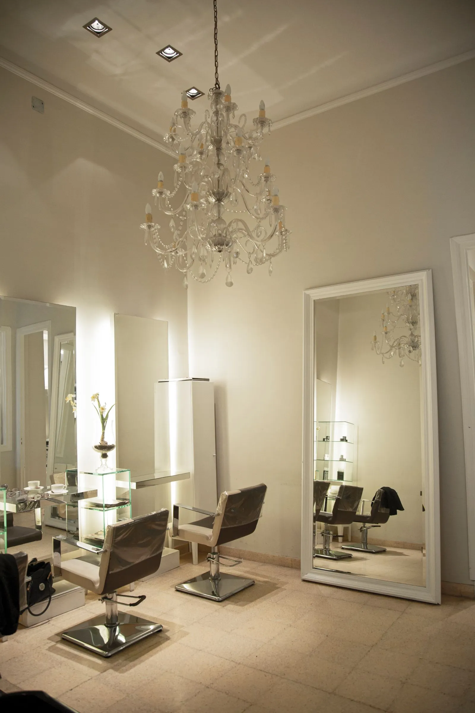 Eleganter Salon mit Kronleuchter